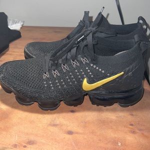 Closet SALE!Womens size 8 Nike Vapormax